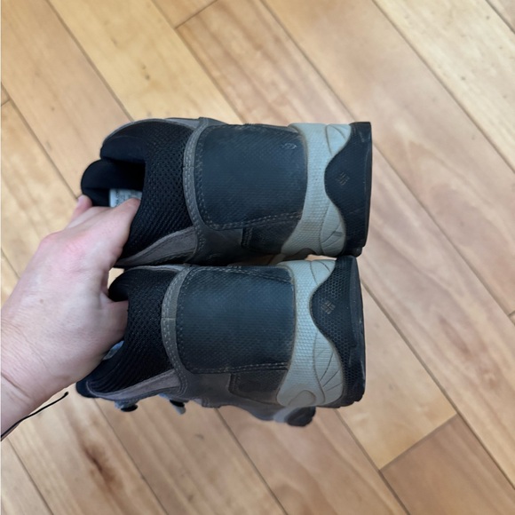 COLUMBIA NEWTON RIDGE WATERPROOF HIKING BOOTS - Picture 3 of 8